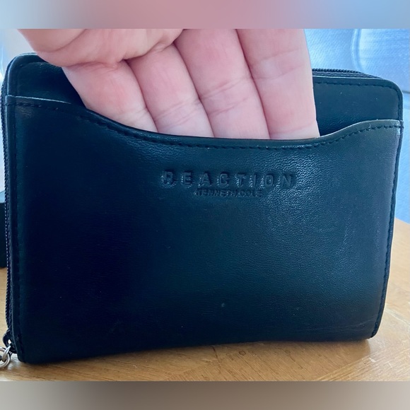 Kenneth Cole Reaction Black all Genuine Leather Wallet. 
Perfect Condition - Picture 7 of 15